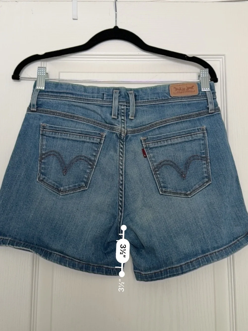 Levi's blue classic mid length denim shorts size 4